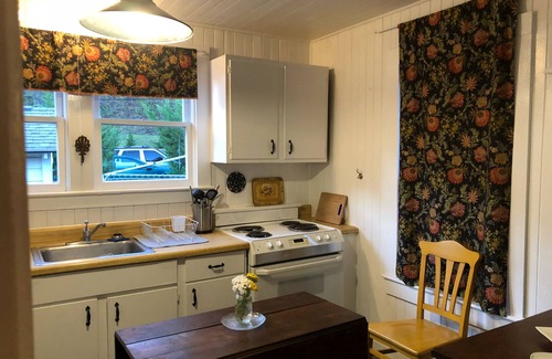 Lynn House | Bungalow located in downtown Tryon, N.C.