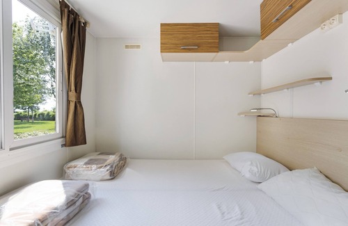 Ameglia Cottage | Bungalow 'Maple 8' with Shared Pool, Private Terrace and Wi-Fi