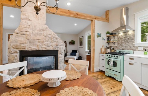 New Hill House | Bungalow Near Jordan Lake, NC