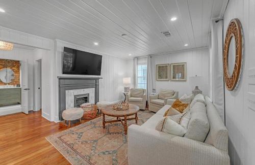 Covington House | Bungalow off Floyd St in the heart of Covington bungalow