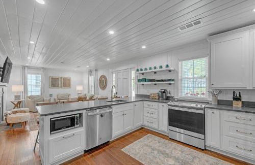 Covington House | Bungalow off Floyd St in the heart of Covington bungalow