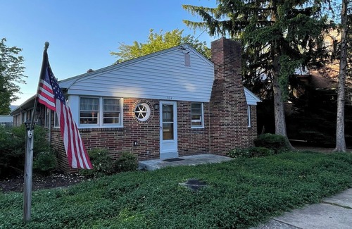 Mechanicsburg House | Bungalow on Main st. Downtown Mechanicsburg