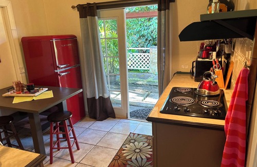 Kapoho House | Bungalow only 2 blocks from the ocean (Cliff) with private patio & OCEAN VIEW