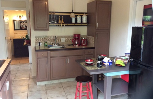 Kapoho House | Bungalow only 2 blocks from the ocean (Cliff) with private patio & OCEAN VIEW