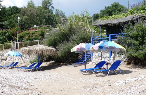 Aipeia House | Bungalow right on the beach