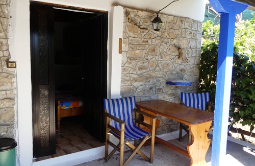 Aipeia House | Bungalow right on the beach