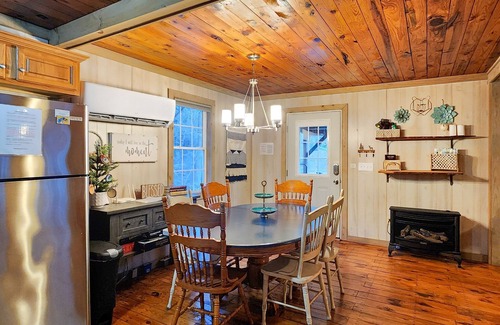 Ellijay Cottage | Bungalow+RV/10 acres/Stream/Sleeps6