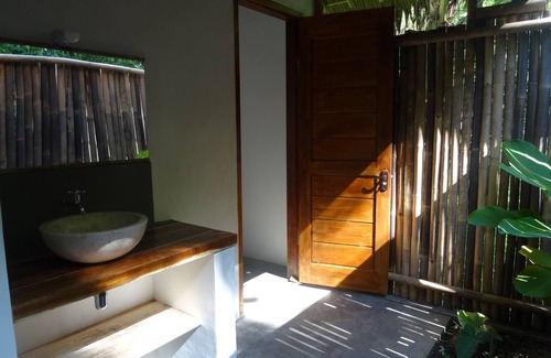 Java House | Bungalow tropical king bed