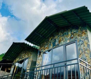 Yen Minh House | Bungalow vân chung