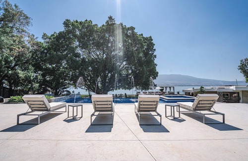 Cajititlan House | Bungalow with jacuzzi and lake view
