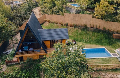 Sapanca Ski Chalet | Bungalow with Private Pool and Backyard in Sapanca