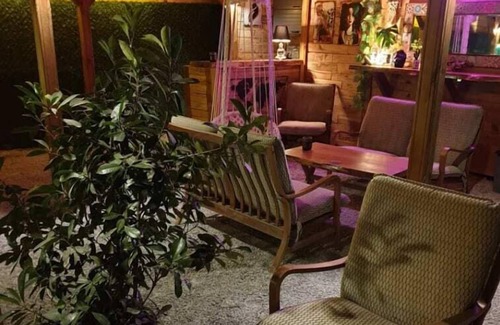 Cinarcik House | Bungalow with Shared Garden near Beach in Cinarcik