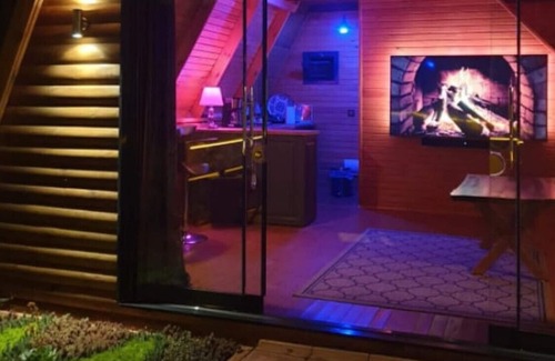 Cinarcik Apartment | Bungalow with Shared Garden near Beach in Cinarcik