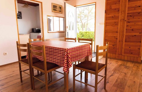 Fuhlendorf House | Bungalow with terrace and garden