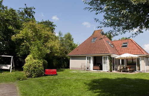 Eernewoude House | Bungalowpark It Wiid by Interhome