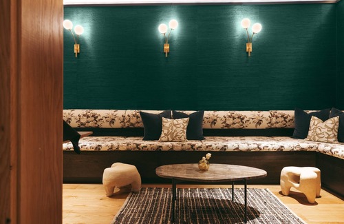 Fredericksburg Hotel | Bunk Room Escape | Lounge Area, Shower & Steps to Local Dining