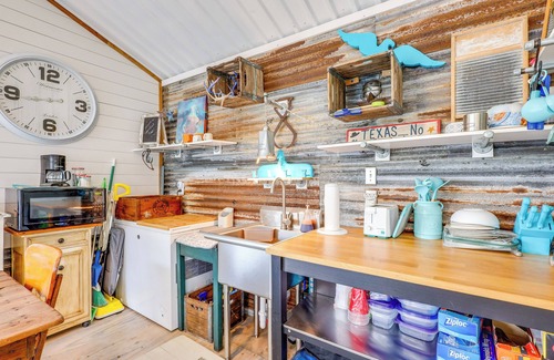 Comanche County Apartment | Bunkhouse on Working Texas Ranch w/Horses & Cows!