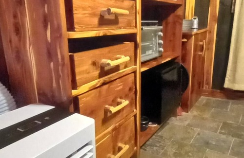 Elkland Cabin | Bunkhouse with AC at B Berry Farms & Co in Elkland, Mo