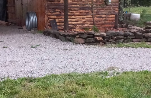 Elkland Cabin | Bunkhouse with AC at B Berry Farms & Co in Elkland, Mo