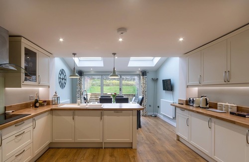 Buxton Cottage | BURBAGE VIEW, family friendly, with a garden in Buxton