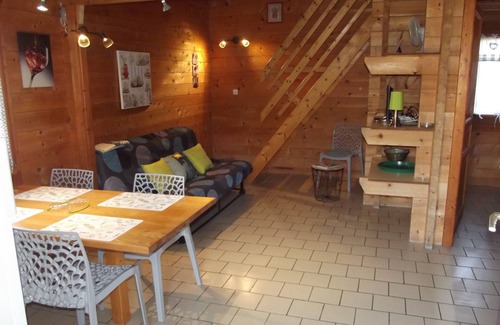 Saint-More Ski Chalet | Burgundy, cottage in a wooden chalet near Vézelay.