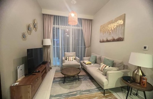 Downtown Dubai Apartment | Burj Khalifa View! Modern 2BR in Dubai's Business Bay - waterfront canal