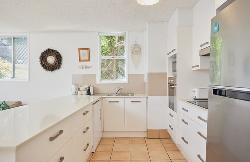 Burleigh Heads Apartment | Burleigh Beach Pad 100m from beach - stunning