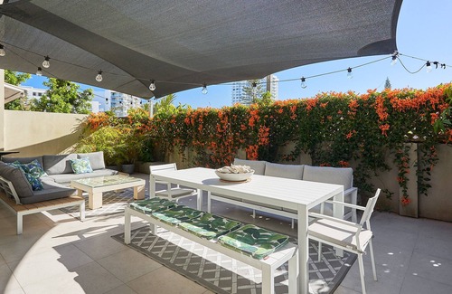Burleigh Heads Apartment | Burleigh Beach Pad 100m from beach - stunning