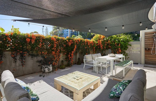 Burleigh Heads Apartment | Burleigh Beach Pad 100m from beach - stunning