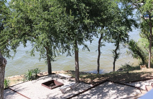 Graford House | Burma Blue is for you! This PK house getaway impresses & close to Rocker B!