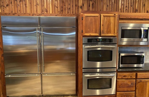 Bastrop Cabin | Burn Valley Lodge is a spacious and fun 'resort style' place on 100 Acres