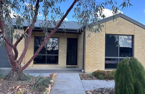 Horsham House | Burnlea House - nEntire Home in Horsham, Victoria, Australia