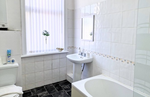Burnley House | Burnley Terraced House on Cleaver Street by Bevolve - Free Parking 3