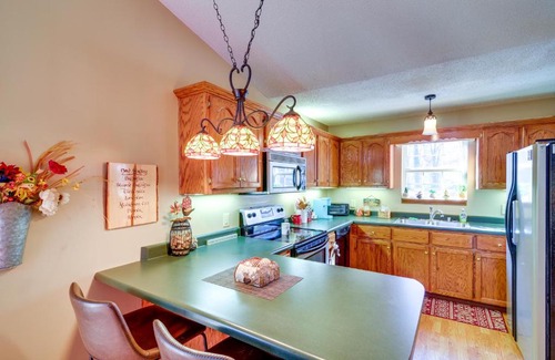 Sloans Valley House | Burnside Resort Cabin with Hot Tub and Outdoor Spots!