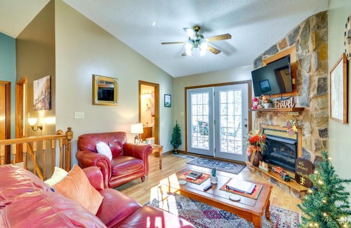 Sloans Valley House | Burnside Resort Cabin with Hot Tub and Outdoor Spots!