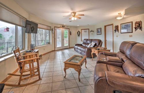 Burnsville Apartment | Burnsville Apt with Deck in Pisgah National Forest