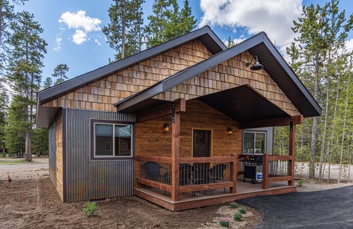 West Yellowstone Cabin | Burnt Hole-Sleeps 4, In Town, 5 blocks from Yellowstone Park, A/C and wifi