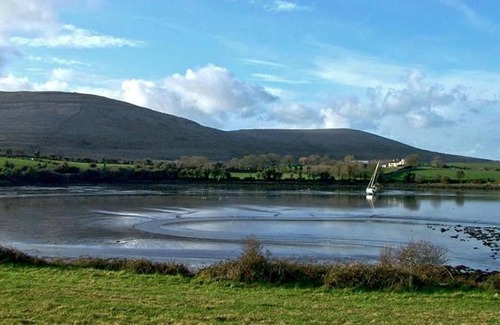 Ballyvaughan Cottage | Burren Way Cottage 02 - sleeps 6 guests in 3 bedrooms