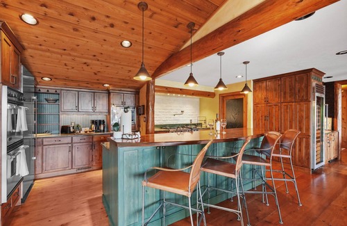 Brutus House | BURT LAKE RETREAT - 200 Feet of Private Waterfront - 5 Bedrooms and 3.5 Baths