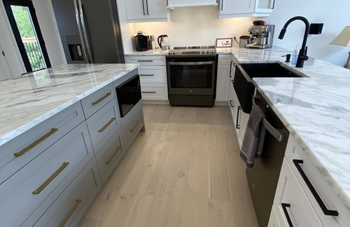 Lambton Shores House | Burwell Hideaway Nordic Spa *HOT TUB * Sauna* Pool Table * Fireplace *