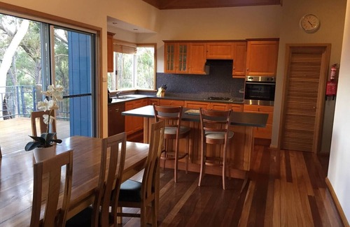 Yallingup Siding House | Burwood Bush House Close to Wineries and Beach