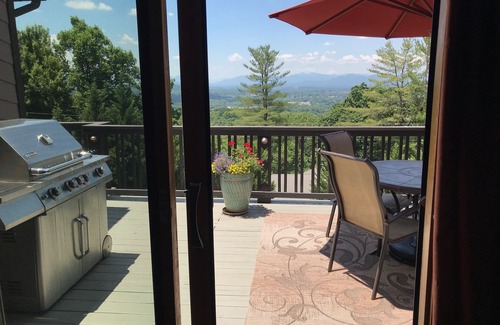 Skyland House | Busbee Lookout 8Yrs 5🌟, Easy to Town & Parkway, All King beds, Big Sunset View!