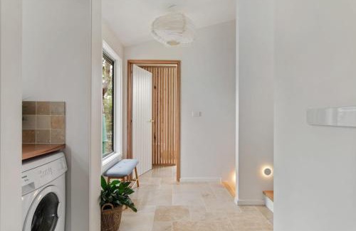 Binalong Bay House | Bush Hideaway by the beach