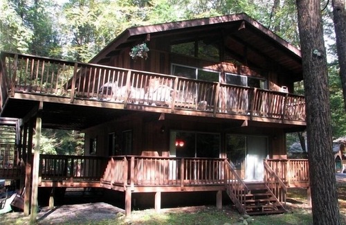 Bushkill Ski Chalet | Bushkill Creek Waterfront Chalet Near Bushkill Falls