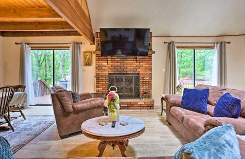 Bushkill House | Bushkill House with Deck and Community Amenities!