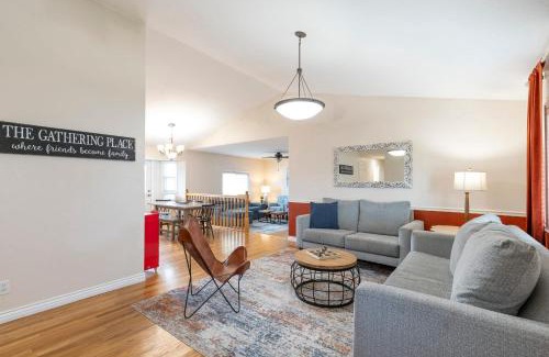 Lakeview House | Business in Front and Fun in the Back Pets too