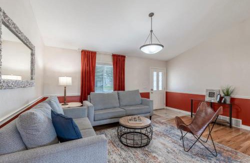 Lakeview House | Business in Front and Fun in the Back Pets too