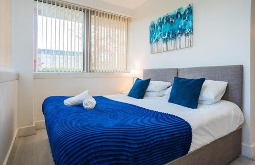 Central Milton Keynes Apartment | Business or leisure-Ready Two-Bedroom Apartment - 7 Mins from Station, Free Wi-Fi, Great for Relocation Stays By AV Hughes Properties