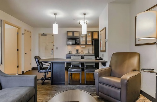 Braintree Hotel | Business-Ready Suites in Braintree | Kitchens, Wi-Fi & Free Parking