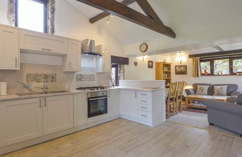 Yelverton Cottage | BUSTER BARN, pet friendly, with a garden in Sampford Spiney